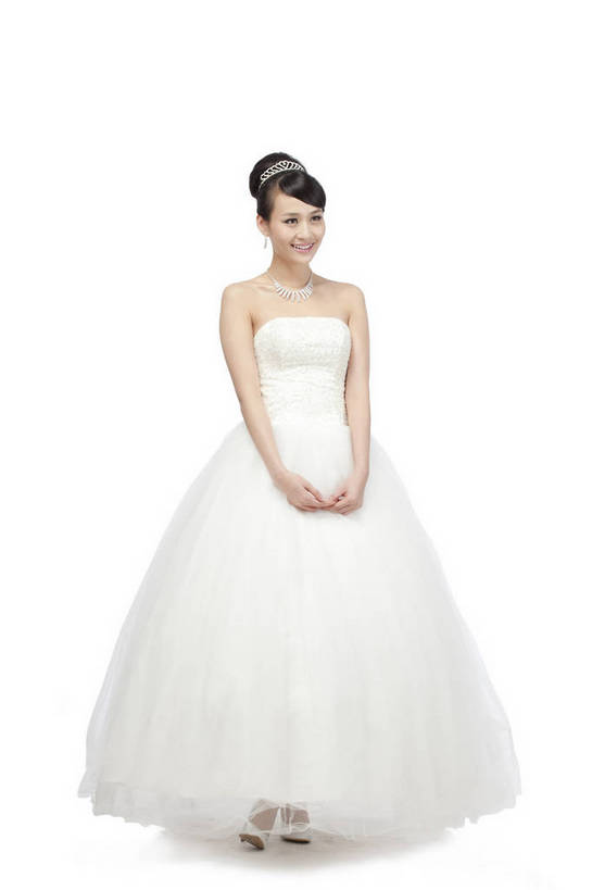 东方人,一个人,新娘,站,笑,竖图,彩色,室内,白天,白色背景,正面,婚纱,裙子,时尚,性感,纯洁,沙发,北京,中国,造型,头饰,图片,结婚,美丽,年轻,生活,漂亮,白色,享受,休闲,成熟,活力,可爱,美女,自信,摄影,生活方式,青春,优雅,华丽,高贵,洁白,纱裙,抹胸裙,年轻女性,女人,女性,亚洲人,中国人,年轻人,全身,影棚拍摄,礼服,愉快,商业,魅力,bj174