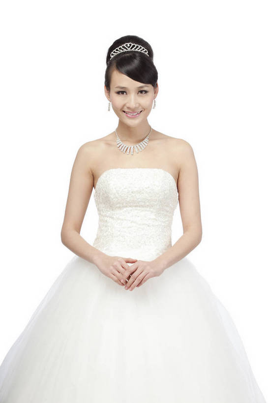 东方人,一个人,新娘,站,笑,竖图,彩色,室内,白天,白色背景,正面,婚纱,裙子,时尚,性感,纯洁,沙发,北京,中国,造型,头饰,图片,结婚,美丽,年轻,生活,漂亮,白色,享受,休闲,成熟,活力,可爱,美女,自信,摄影,生活方式,青春,优雅,华丽,高贵,洁白,纱裙,抹胸裙,年轻女性,女人,女性,亚洲人,中国人,年轻人,半身,影棚拍摄,礼服,愉快,商业,魅力,bj174