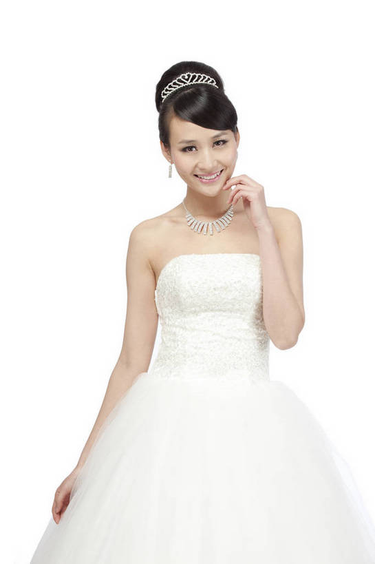 东方人,一个人,新娘,站,笑,竖图,彩色,室内,白天,白色背景,正面,婚纱,裙子,时尚,性感,纯洁,沙发,北京,中国,造型,头饰,图片,结婚,美丽,年轻,生活,漂亮,白色,享受,休闲,成熟,活力,可爱,美女,自信,摄影,生活方式,青春,优雅,华丽,高贵,洁白,纱裙,抹胸裙,年轻女性,女人,女性,亚洲人,中国人,年轻人,半身,影棚拍摄,礼服,愉快,商业,魅力,bj174