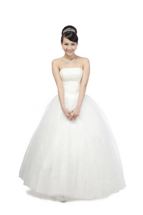 东方人,一个人,新娘,站,笑,竖图,彩色,室内,白天,白色背景,正面,婚纱,裙子,时尚,性感,纯洁,沙发,北京,中国,造型,头饰,图片,结婚,美丽,年轻,生活,漂亮,白色,享受,休闲,成熟,活力,可爱,美女,自信,摄影,生活方式,青春,优雅,华丽,高贵,洁白,纱裙,抹胸裙,年轻女性,女人,女性,亚洲人,中国人,年轻人,全身,影棚拍摄,礼服,愉快,商业,魅力,bj174