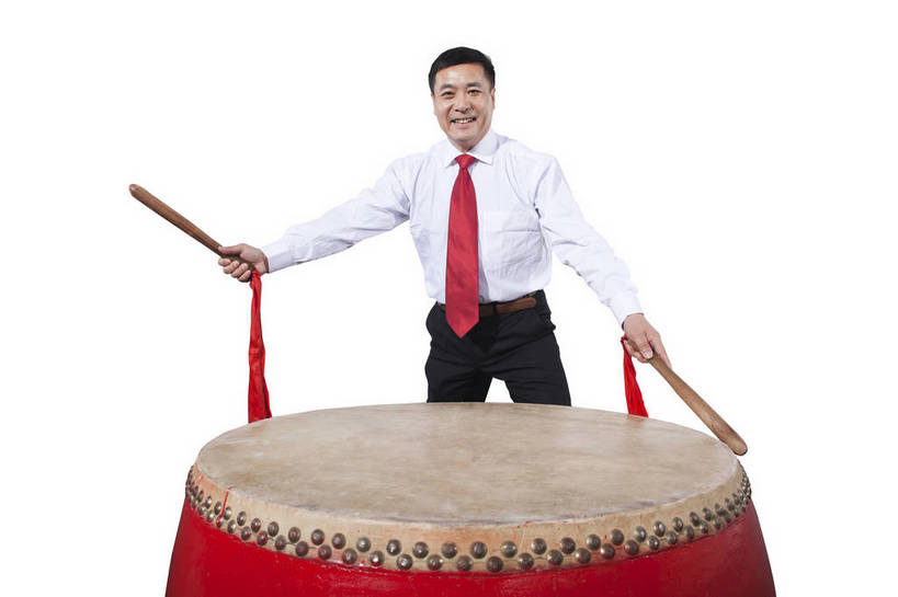 东方人,中年人,一个人,演员,笑,鼓掌,横图,彩色,室内,白天,抠图,白色背景,正面,衬衫,满意,兴奋,北京,中国,春节,新年,亚洲,仅一个男性,仅一个人,仅一个中年男性,表演,正装,节日,艺术,造型,图片,鼓,文化,敲鼓,站着,享受,喜庆,姿势,摄影,动作,中国文化,东亚,捶,气势,男人,男性,中年男性,亚洲人,中国人,年轻人,拍手,半身,影棚拍摄,传统文化,bj174