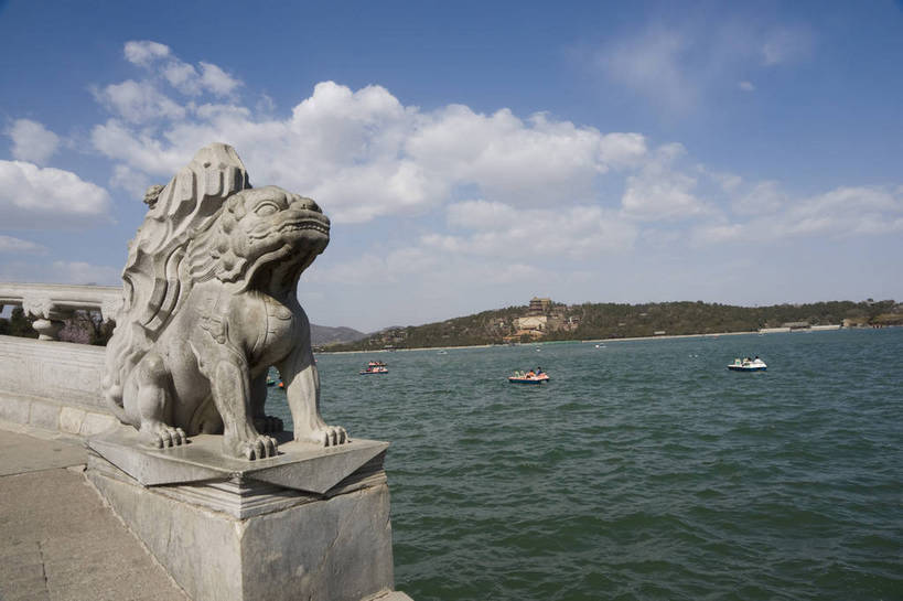 无人,摄影师,颐和园,横图,彩色,室外,白天,旅游,建筑,雕塑,北京,中国,亚洲,古老,壮观,雕刻,湖岸,湖面,辽阔,文化,古建筑,护栏,石雕,石刻,东方,游船,白云,风景,蓝天,石狮,安静,晴天,园林,宁静,空旷,文明,摄像师,万寿山,昆明湖,世界文化遗产,佛香阁,皇家园林,旅行,广角,bj174