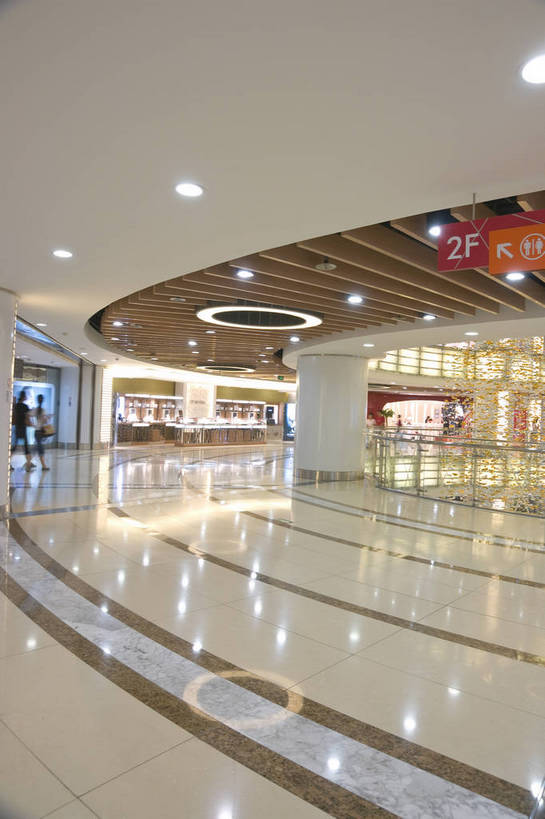 摄影师,竖图,彩色,室内,旅游,城市,商场,北京,中国,亚洲,首都,顾客,现代化,风景,热闹,经济,华丽,市区,东亚,摄像师,中华人民共和国,北京市,京,北平,华北地区,西城区,西单,商业,购物中心,西单商业街,bj174