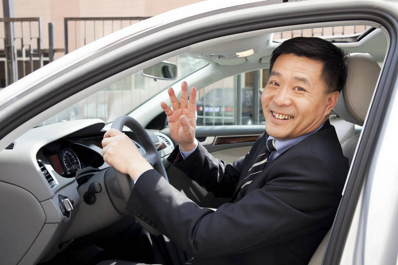 东方人,中年人,一个人,商务人士,商务男性,坐,横图,彩色,室外,白天,白色背景,侧面,衬衫,西装,商务,时尚,成功,汽车,北京,中国,套装,正装,图片,现代,驾驶,开车,职业,享受,成熟,活力,可爱,专注,自信,摄影,小汽车,商务装,工薪阶层,男人,男性,中年男性,亚洲人,中国人,白领,上班族,半身,影棚拍摄,衬衣,愉快,bj174