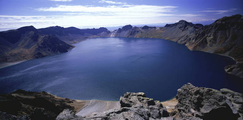 无人,横图,彩色,室外,白天,旅游,度假,湖,美景,名胜古迹,山脉,标志建筑,地标,建筑,长白山,中国,亚洲,遗迹,图片,云,古迹,文物,娱乐,建设,古建筑,风景,蓝天,天空,自然,群山,享受,休闲,远景,旅游胜地,放松,摄影,地理,风光,宁静,自然风光,古文明,东亚,纯净,天池,吉林,吉林省,中华人民共和国,东北地区,吉,长白山脉,东北,中国东北地区,东北三省,东三省,bj174