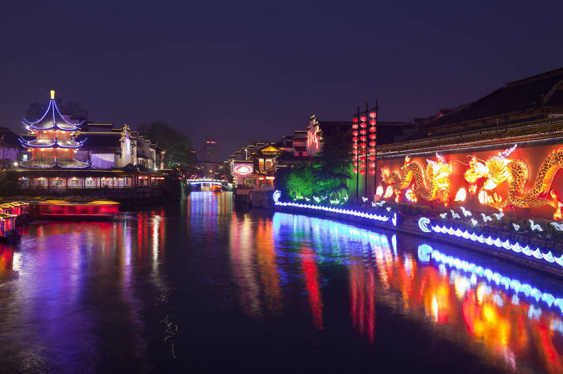 横图,彩色,室外,旅游,度假,名胜古迹,标志建筑,地标,建筑,夜景,南京,中国,遗迹,图片,建筑群,灯光,古典,古迹,文物,娱乐,建设,古建筑,江苏,古镇,天空,享受,休闲,旅游胜地,放松,摄影,水乡,秦淮河,文明,中国文化,古文明,灯火辉煌,古代文明,旅行,bj174