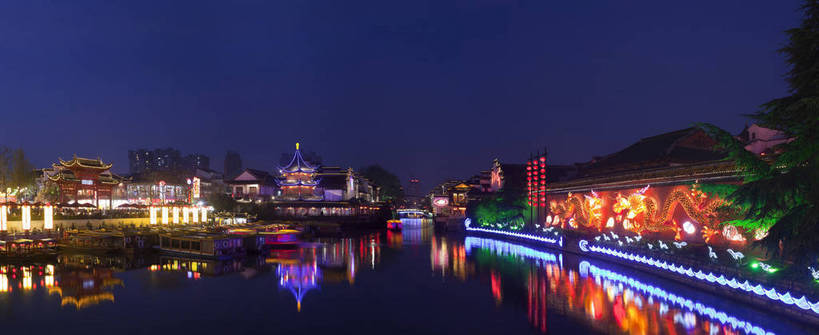 横图,彩色,室外,旅游,度假,名胜古迹,标志建筑,地标,建筑,夜景,南京,中国,遗迹,图片,建筑群,灯光,古典,古迹,文物,娱乐,建设,古建筑,江苏,古镇,天空,享受,休闲,旅游胜地,放松,摄影,水乡,秦淮河,文明,中国文化,古文明,灯火辉煌,古代文明,旅行,bj174