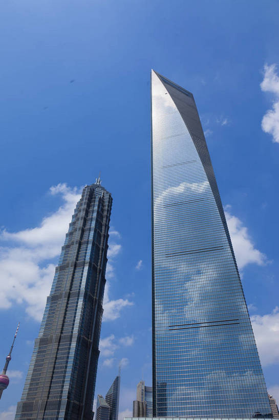 竖图,彩色,室外,白天,旅游,办公楼,城市风光,城市,建筑,中国,游人,图片,辉煌,金茂大厦,现代建筑,天空,地标建筑,旅游胜地,摩天大厦,摄影,经济,文明,中国文化,陆家嘴,发展,繁荣,旅行,bj174