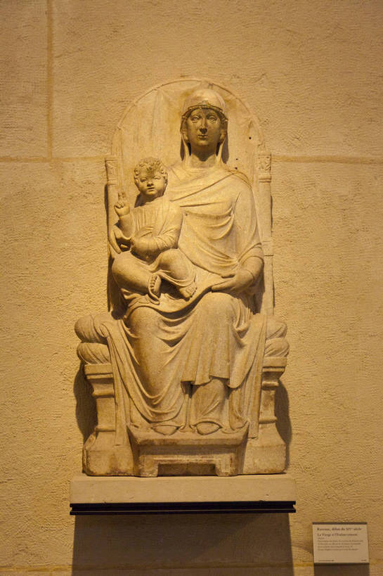 博物馆,竖图,彩色,室内,白天,旅游,度假,名胜古迹,标志建筑,地标,建筑,法国,巴黎,遗迹,艺术,人像,雕像,图片,建筑群,卢浮宫,古典,古迹,文物,娱乐,建设,古建筑,地标建筑,享受,休闲,旅游胜地,放松,摄影,文明,古文明,世界文化遗产,古代文明,旅行,传统文化,bj174