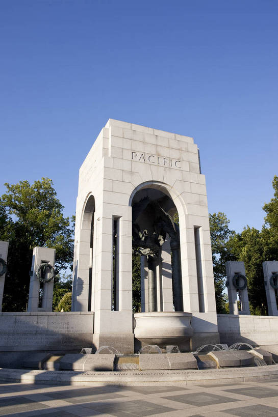 无人,竖图,彩色,室外,白天,旅游,度假,名胜古迹,树林,城市风光,标志建筑,城市,地标,建筑,华盛顿,美国,遗迹,图片,纪念碑,建筑群,古典,辉煌,古迹,文物,娱乐,建设,古建筑,现代建筑,天空,地标建筑,享受,休闲,旅游胜地,放松,摄影,文明,古文明,发展,繁荣,二战纪念碑,旅行,bj174