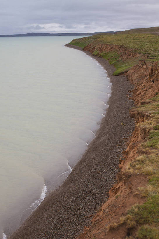 无人,竖图,俯视,彩色,室外,白天,旅游,度假,湖,美景,名胜古迹,标志建筑,地标,建筑,中国,亚洲,遗迹,图片,岸,古迹,文物,娱乐,建设,古建筑,蓝色,风景,自然,享受,休闲,旅游胜地,放松,摄影,地理,风光,宁静,自然风光,古文明,东亚,青海,玛多,bj174