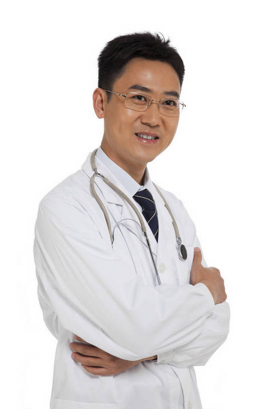 东方人,中年人,医生,站,微笑,竖图,彩色,室内,白天,白色背景,正面,时尚,智慧,成功,职员,北京,中国,仅一个人,工作,图片,职业装,现代,听诊器,医护人员,医疗人员,职业,成熟,稳重,自信,摄影,青春,医疗,戴眼镜,端庄,精明,聪明,男人,男性,年轻男性,亚洲人,中国人,年轻人,白领,大夫,商人,上班族,半身,影棚拍摄,愉快,白领阶层,办公室职员,bj174