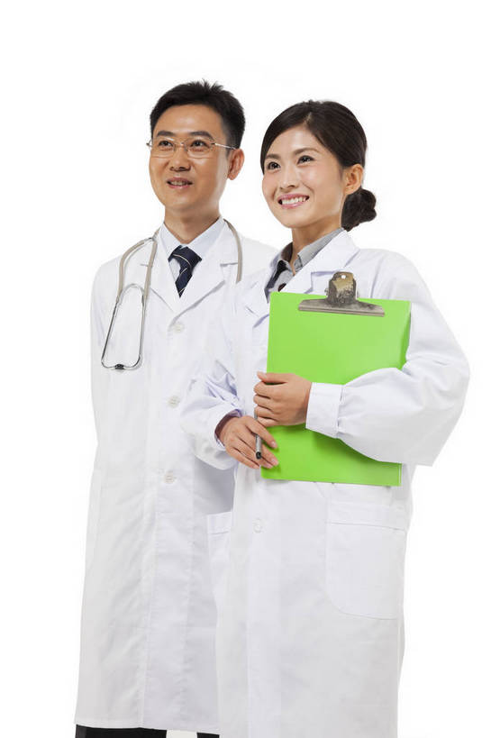 东方人,中年人,两个人,伙伴,医生,站,微笑,竖图,彩色,室内,白天,白色背景,正面,时尚,讨论,友谊,智慧,成功,合作,团队,职员,北京,中国,工作,图片,文件,美丽,职业装,现代,听诊器,医护人员,医疗人员,职业,成熟,活力,可爱,美女,稳重,自信,摄影,青春,优雅,医疗,白衣天使,戴眼镜,端庄,精明,聪明,交流,团结,友情,男人,男性,年轻男性,年轻女性,女人,女性,中年男性,亚洲人,中国人,年轻人,白领,大夫,商人,上班族,半身,影棚拍摄,愉快,魅力,病历,白领阶层,办公室职员,bj174