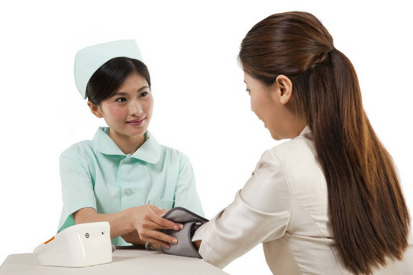 东方人,两个人,伙伴,护士,站,坐,微笑,横图,彩色,室内,白天,白色背景,正面,时尚,友谊,成功,合作,团队,北京,中国,工作,图片,美丽,职业装,现代,职业,成熟,活力,可爱,美女,治疗,自信,摄影,青春,优雅,量血压,医疗,血压计,白衣天使,端庄,医治,精明,团结,友情,年轻女性,女人,女性,亚洲人,中国人,年轻人,患者,谈话,半身,影棚拍摄,愉快,魅力,bj174