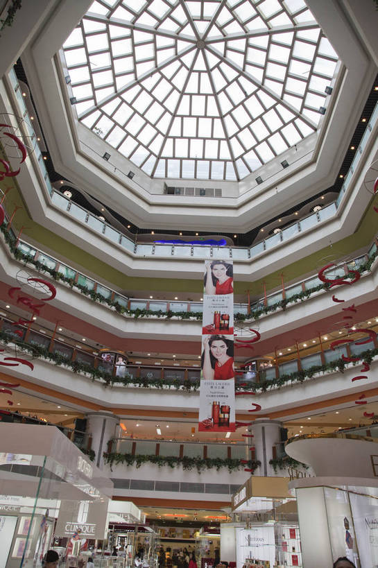 商店,竖图,彩色,室内,白天,购物,旅游,消费,超市,橱窗,建筑,商场,北京,中国,亚洲,图片,首都,现代,休闲,展示,气派,金融,百货,摄影,生活方式,经济,文明,陈列,选购,贸易,百货公司,东亚,中华人民共和国,北京市,京,北平,华北地区,血拼,繁荣,发达,旅行,购物商场,购物中心,商业中心,崇文,崇文区,文明门,崇文门,bj174