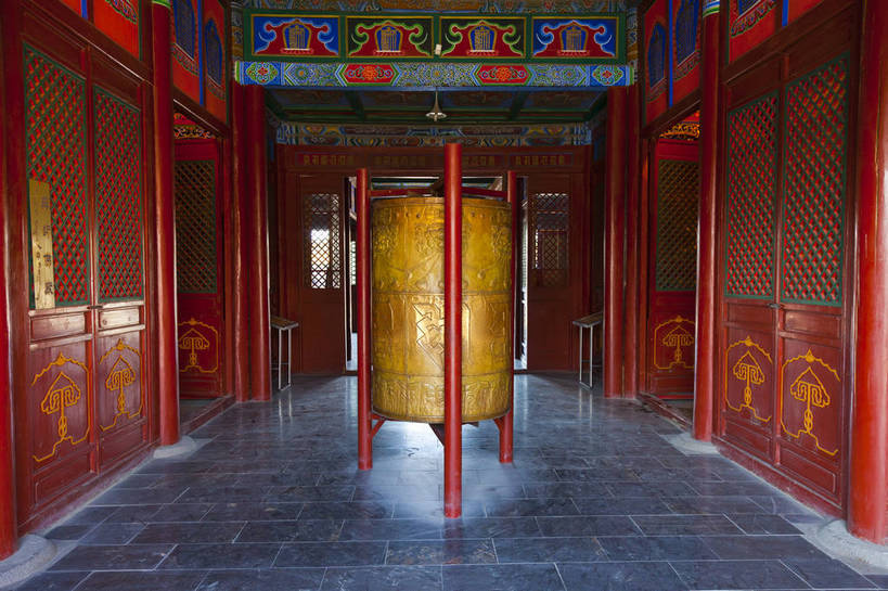 无人,寺庙,横图,彩色,室内,白天,旅游,度假,名胜古迹,标志建筑,地标,建筑,中国,亚洲,遗迹,彩绘,图片,古迹,文物,娱乐,建设,古建筑,历史建筑,壁画,享受,休闲,旅游胜地,放松,蒙,摄影,宗教,中国文化,古文明,东亚,内蒙古,呼和浩特,首府,中华人民共和国,华北地区,内蒙古自治区,呼和浩特市,玉泉区,钟,旅行,大召寺,传统文化,bj174
