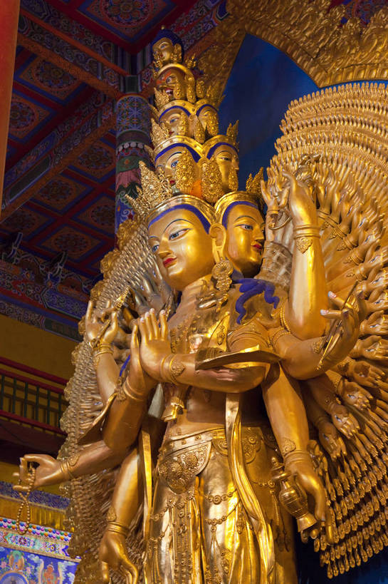 无人,寺庙,竖图,彩色,室内,白天,旅游,度假,名胜古迹,标志建筑,地标,建筑,中国,亚洲,遗迹,彩绘,佛像,图片,古迹,文物,娱乐,建设,佛,古建筑,历史建筑,壁画,享受,休闲,旅游胜地,放松,蒙,摄影,宗教,中国文化,金像,古文明,东亚,内蒙古,呼和浩特,首府,中华人民共和国,华北地区,内蒙古自治区,呼和浩特市,玉泉区,旅行,大召寺,传统文化,bj174