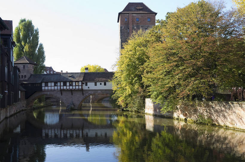 无人,横图,彩色,室外,白天,旅游,度假,美景,名胜古迹,标志建筑,道路,地标,建筑,街道,路,公路,德国,欧洲,遗迹,图片,景观,城镇,建筑群,桥,交通,古迹,文物,娱乐,建设,古建筑,树,享受,休闲,旅游胜地,景色,放松,摄影,风光,西欧,古文明,德意志联邦共和国,中央广场,巴伐利亚,巴伐利亚州,拜恩州,拜恩自由州,民族建筑,纽伦堡,河,马路,旅行,佩格尼茨,居住区,bj174