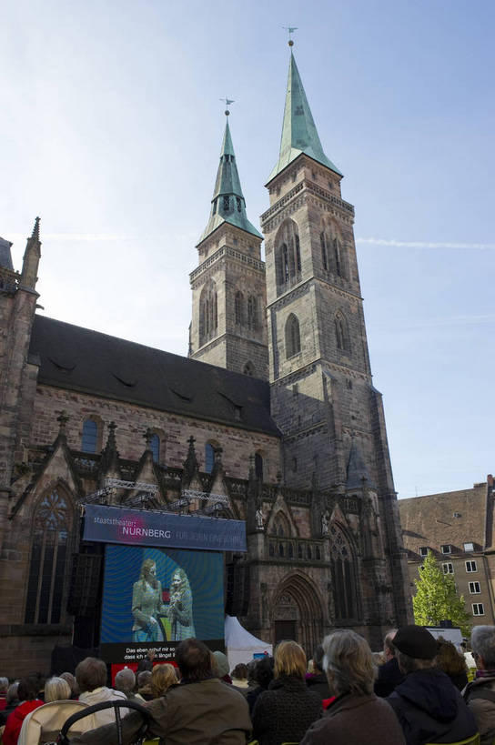 教堂,竖图,彩色,室外,白天,旅游,度假,美景,名胜古迹,标志建筑,道路,地标,建筑,街道,路,公路,德国,游客,遗迹,图片,景观,城镇,建筑群,交通,古典,古迹,文物,娱乐,建设,古建筑,圣母教堂,享受,休闲,旅游胜地,景色,放松,摄影,宗教,古堡,古文明,巴伐利亚州,罗滕堡,马路,旅行,居住区,bj174