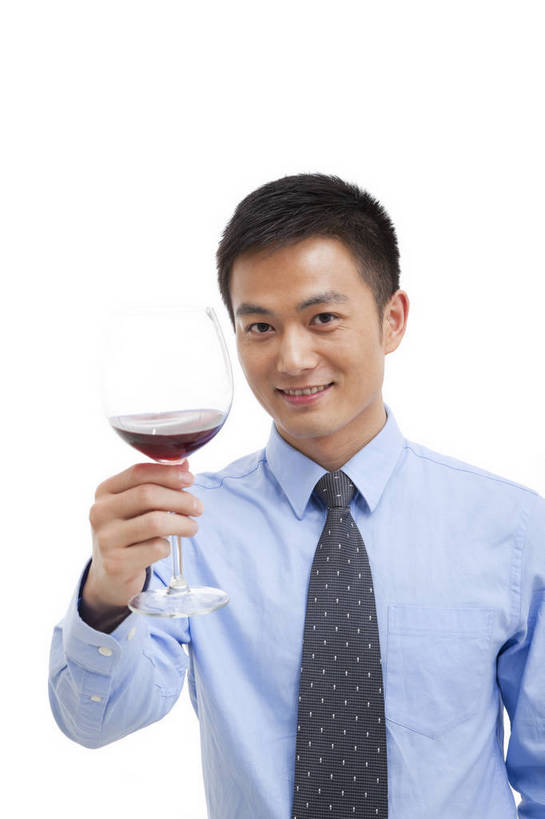 红酒,东方人,商务人士,商务男性,站,微笑,竖图,彩色,室内,白天,抠图,白色背景,正面,衬衫,商务,时尚,成功,职员,上海,中国,仅一个人,套装,正装,图片,现代,酒杯,职业,成熟,自信,举杯,摄影,青春,祝贺,商务装,工薪阶层,精明,男人,男性,年轻男性,亚洲人,中国人,年轻人,白领,商人,上班族,半身,影棚拍摄,衬衣,愉快,白领阶层,办公室职员,bj174