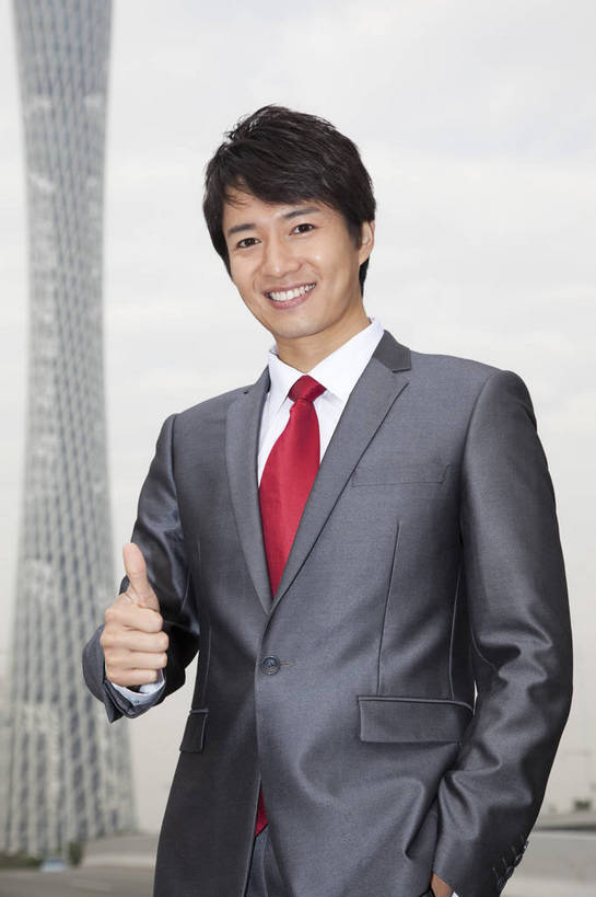 东方人,商务人士,商务男性,广场,站,微笑,竖图,彩色,室外,白天,正面,衬衫,西装,商务,时尚,智慧,成功,办公楼,建筑,广州,中国,仅一个人,突出,套装,正装,图片,称赞,表扬,现代,现代建筑,手势,职业,健康,摩天大厦,活力,竖,自信,金融,摄影,经济,青春,翘,高,夸奖,优秀,商务装,贸易,工薪阶层,好,妙,顺利,出色,超群,杰出,卓越,奇妙,繁荣,发达,聪明,金融区,男人,男性,年轻男性,亚洲人,中国人,年轻人,大拇指,白领,上班族,半身,衬衣,愉快,商业,打手势,bj174