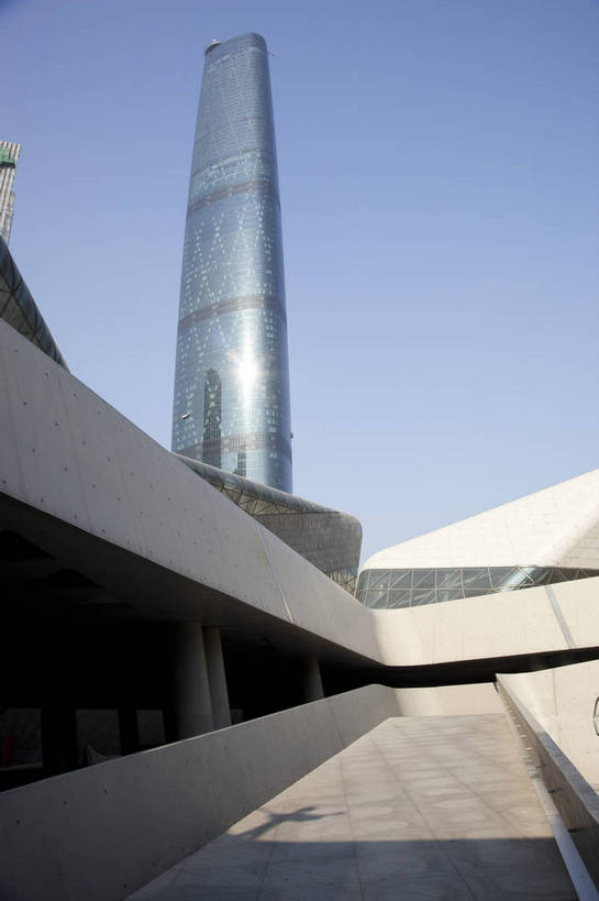 竖图,彩色,室外,白天,旅游,度假,名胜古迹,标志建筑,地标,建筑,遗迹,图片,建筑群,歌剧院,古迹,文物,娱乐,建设,现代,古建筑,现代建筑,地标建筑,享受,休闲,旅游胜地,摩天大厦,放松,摄影,文明,古文明,繁荣,发达,旅行,广州国际金融中心,广州歌剧院,bj174