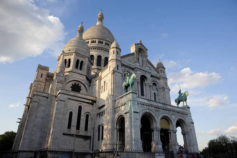 教堂,横图,彩色,室外,白天,旅游,度假,名胜古迹,标志建筑,城市,地标,建筑,法国,巴黎,遗迹,图片,景观,建筑群,古典,古迹,文物,娱乐,建设,古建筑,圆顶,地标建筑,享受,休闲,旅游胜地,放松,摄影,文明,古文明,哥特式建筑,世界文化遗产,圣心教堂,旅行,蒙马特高地,传统文化,bj174