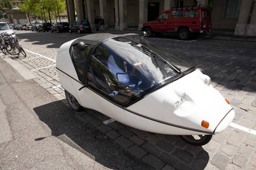 横图,彩色,室外,白天,旅游,美景,城市,道路,街道,路,公路,瑞士,图片,景观,城镇,交通,首都,伯尔尼,骑车,景色,摄影,文明,概念车,马路,旅行,bj174