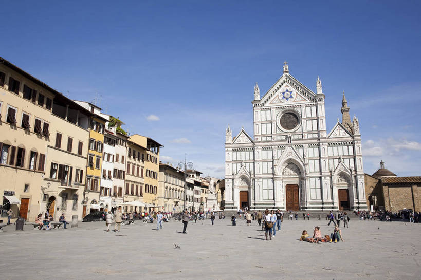 广场,教堂,横图,彩色,室外,白天,旅游,度假,名胜古迹,标志建筑,地标,建筑,意大利,佛罗伦萨,游客,遗迹,图片,建筑群,古典,古迹,文物,娱乐,建设,古建筑,地标建筑,享受,休闲,广阔,旅游胜地,放松,摄影,文明,古文明,世界文化遗产,圣十字教堂,旅行,传统文化,bj174