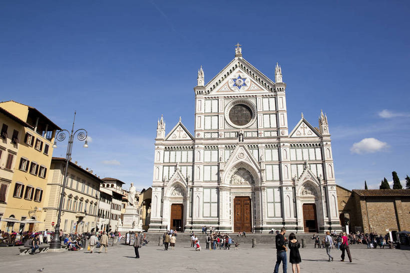 广场,教堂,横图,彩色,室外,白天,旅游,度假,名胜古迹,标志建筑,地标,建筑,意大利,佛罗伦萨,游客,遗迹,图片,建筑群,古典,古迹,文物,娱乐,建设,古建筑,地标建筑,享受,休闲,广阔,旅游胜地,放松,摄影,文明,古文明,世界文化遗产,圣十字教堂,旅行,传统文化,bj174