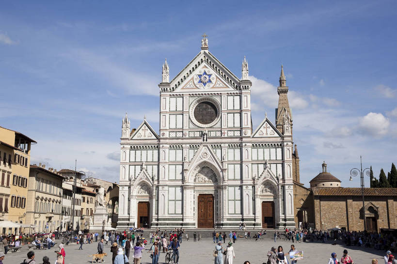 广场,教堂,横图,彩色,室外,白天,旅游,度假,名胜古迹,标志建筑,地标,建筑,意大利,佛罗伦萨,游客,遗迹,图片,建筑群,古典,古迹,文物,娱乐,建设,古建筑,地标建筑,享受,休闲,广阔,旅游胜地,放松,摄影,文明,古文明,世界文化遗产,圣十字教堂,旅行,传统文化,bj174