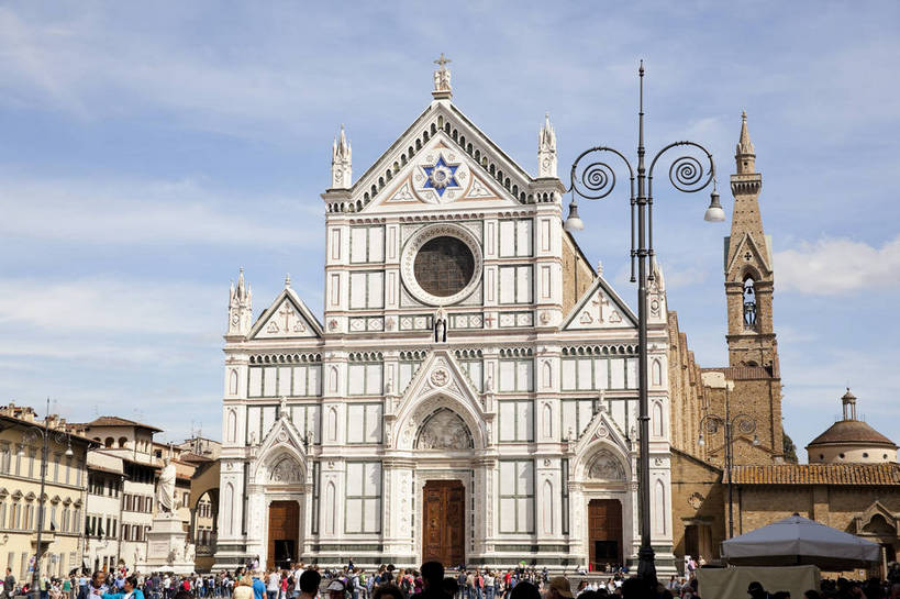 广场,教堂,横图,彩色,室外,白天,旅游,度假,名胜古迹,标志建筑,地标,建筑,意大利,佛罗伦萨,游客,遗迹,图片,建筑群,古典,古迹,文物,娱乐,建设,古建筑,地标建筑,享受,休闲,广阔,旅游胜地,放松,摄影,文明,古文明,世界文化遗产,圣十字教堂,旅行,传统文化,bj174