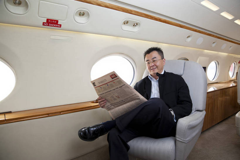 东方人,中年人,一个人,商务人士,商务男性,坐,横图,彩色,室内,白天,侧面,衬衫,西装,商务,时尚,成功,飞机,报纸,北京,中国,套装,正装,图片,交通,航空,现代,交通工具,职业,机舱,成熟,自信,运输,摄影,读报,青春,老板,客机,载具,商务装,工薪阶层,精明,男人,男性,年轻男性,中年男性,亚洲人,中国人,年轻人,白领,上班族,半身,衬衣,愉快,私人飞机,bj174