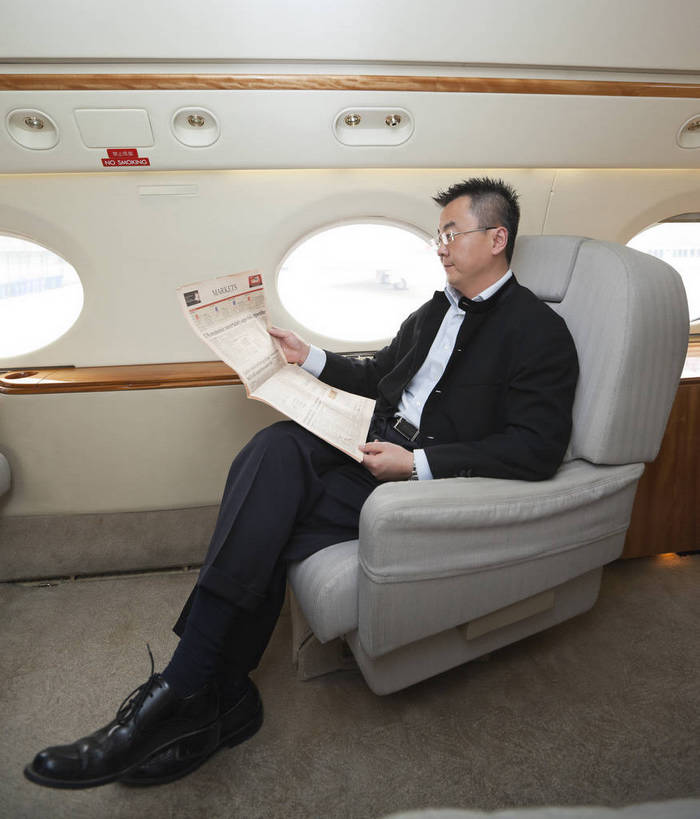东方人,中年人,一个人,商务人士,商务男性,坐,竖图,彩色,室内,白天,侧面,衬衫,西装,商务,时尚,成功,飞机,报纸,北京,中国,套装,正装,图片,交通,航空,现代,交通工具,职业,机舱,成熟,自信,运输,摄影,读报,青春,老板,客机,载具,商务装,工薪阶层,精明,男人,男性,年轻男性,中年男性,亚洲人,中国人,年轻人,白领,上班族,全身,衬衣,愉快,私人飞机,bj174