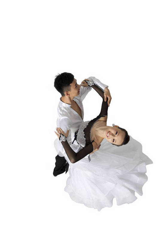 东方人,两个人,竖图,俯视,彩色,室内,白天,抠图,白色背景,侧面,时尚,跳舞,热情,合作,北京,中国,图片,旋转,长裙,健康,活力,可爱,美女,平衡,自信,摄影,青春,优雅,双人舞,优美,国标舞,舞蹈服,弹性,乐观,技能,男人,男性,年轻男性,年轻女性,女人,女性,亚洲人,中国人,年轻人,舞蹈演员,搂抱,全身,影棚拍摄,礼服,愉快,舞蹈,bj174