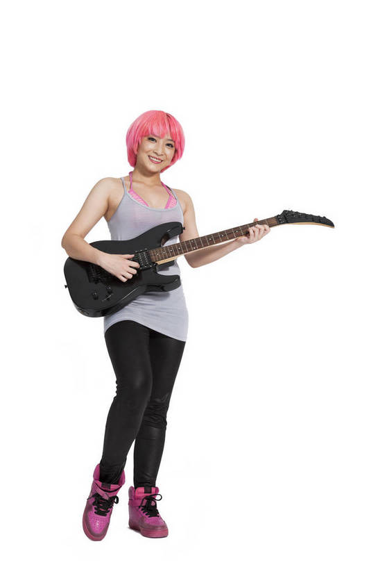 东方人,头发,竖图,彩色,室内,白天,正面,时尚,跳舞,热情,北京,中国,仅一个人,图片,街头,吉他,休闲装,娱乐,红色,休闲,健康,个性,活力,激情,美女,平衡,竖,摄影,技巧,青春,街舞,毛发,酷,嘻哈,弹唱,弹性,动感,技能,年轻女性,女人,女性,亚洲人,中国人,年轻人,全身,影棚拍摄,愉快,舞蹈,bj174