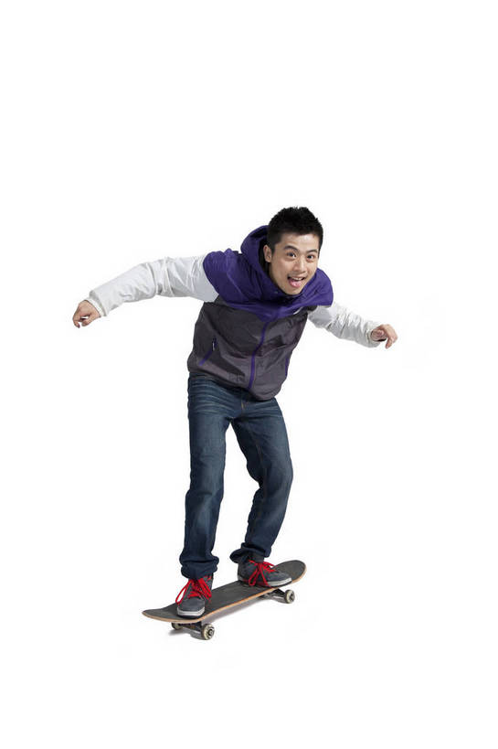 东方人,站,竖图,彩色,室内,白天,正面,时尚,跳舞,热情,运动,北京,中国,仅一个人,图片,街头,休闲装,健康,个性,活力,激情,平衡,竖,摄影,滑板,技巧,青春,街舞,酷,嘻哈,踏,弹性,动感,技能,男人,男性,年轻男性,亚洲人,中国人,年轻人,全身,影棚拍摄,愉快,舞蹈,bj174