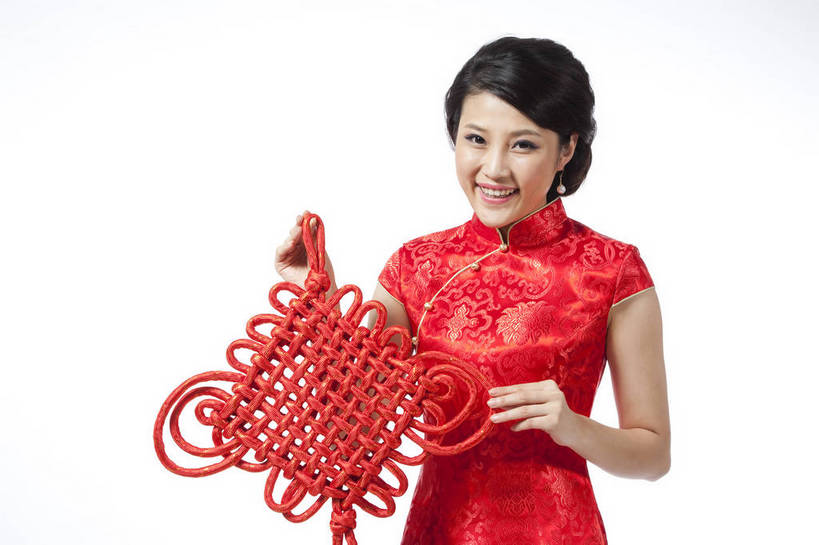 东方人,站,笑,横图,彩色,室内,白天,抠图,白色背景,正面,民族服装,时尚,成功,北京,中国,仅一个人,旗袍,节日,庆祝,图片,古典,文化,传统,中国结,庆典,喜庆,成熟,可爱,美女,自信,摄影,生活方式,纪念,青春,优雅,端庄,乐观,妖娆,年轻女性,女人,女性,亚洲人,中国人,年轻人,半身,影棚拍摄,礼服,愉快,红衣,bj174