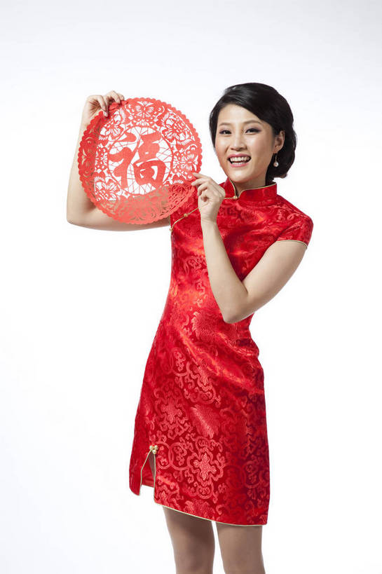 东方人,站,笑,竖图,彩色,室内,白天,抠图,白色背景,侧面,民族服装,时尚,成功,北京,中国,仅一个人,旗袍,节日,庆祝,图片,古典,文化,传统,福字,剪纸,庆典,喜庆,成熟,可爱,美女,竖,自信,摄影,生活方式,纪念,青春,优雅,端庄,窗花,乐观,妖娆,年轻女性,女人,女性,亚洲人,中国人,年轻人,半身,影棚拍摄,礼服,愉快,红衣,bj174