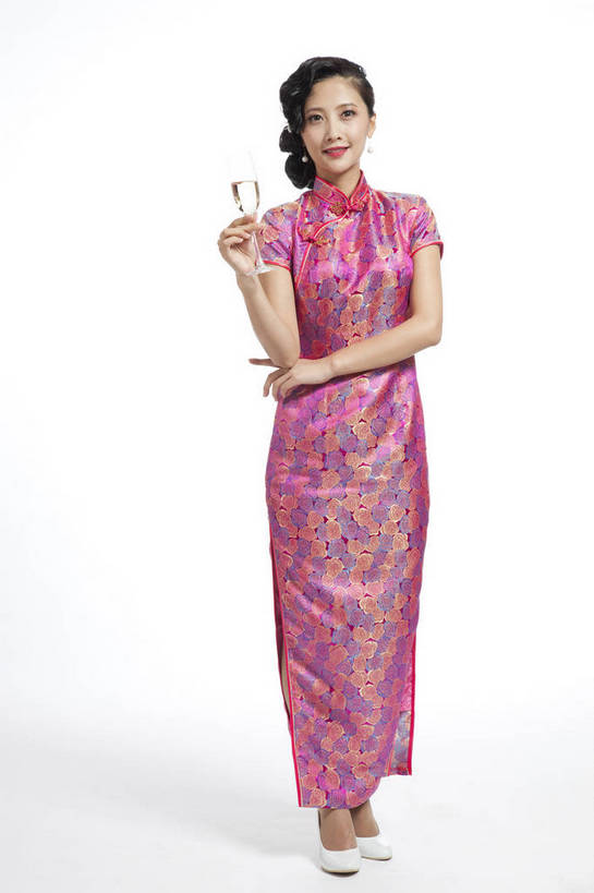 东方人,站,竖图,彩色,室内,白天,抠图,白色背景,正面,民族服装,时尚,成功,北京,中国,仅一个人,旗袍,图片,古典,传统,成熟,可爱,美女,竖,自信,举杯,摄影,生活方式,青春,优雅,品酒,乐观,妖娆,年轻女性,女人,女性,亚洲人,中国人,年轻人,全身,影棚拍摄,礼服,愉快,bj174