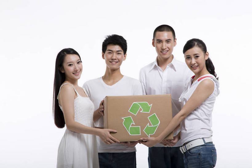 东方人,四个人,伙伴,站,横图,彩色,室内,白天,抠图,白色背景,正面,侧面,时尚,合作,团队,北京,中国,图片,纸箱,许多人,一群人,休闲,休闲服,活力,可爱,美女,摄影,生活方式,托着,青春,同伴,乐观,友情,男人,男性,年轻男性,年轻女性,女人,女性,亚洲人,中国人,年轻人,半身,影棚拍摄,高兴,愉快,bj174