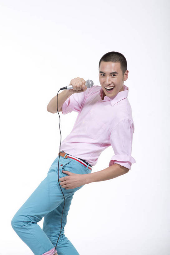 东方人,一个人,站,竖图,彩色,室内,白天,抠图,白色背景,侧面,时尚,北京,中国,图片,休闲,休闲服,活力,可爱,竖,唱歌,摄影,生活方式,青春,手舞足蹈,乐观,男人,男性,年轻男性,亚洲人,中国人,年轻人,全身,影棚拍摄,高兴,愉快,bj174