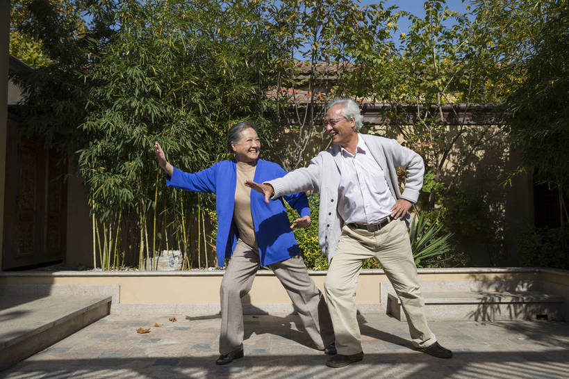 东方人,老年人,两个人,夫妻,花园,站,横图,彩色,室外,白天,正面,爱情,锻炼,度假,时尚,成功,北京,中国,图片,庭院,浪漫,晨练,太极拳,休闲,健康,休闲服,成熟,恩爱,活力,自信,做操,恋人,摄影,生活方式,亲情,打拳,精明,老年男性,老年女性,男人,男性,女人,女性,亚洲人,中国人,夫妇,情侣,全身,愉快,伴侣,奢华,bj174