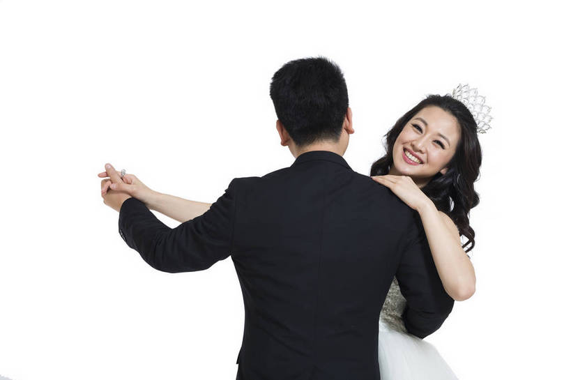 东方人,中年人,两个人,夫妻,横图,彩色,室内,白天,留白,抠图,白色背景,正面,裙子,爱情,婚礼,时尚,跳舞,成功,北京,中国,连衣裙,正装,图片,浪漫,现代,长裙,背面,亲昵,成熟,可爱,美女,自信,摄影,生活方式,青春,优雅,新人,乐观,男人,男性,年轻男性,年轻女性,女人,女性,亚洲人,中国人,年轻人,情侣,拉手,半身,影棚拍摄,礼服,西服,愉快,bj174