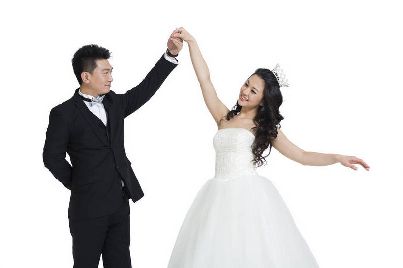 东方人,中年人,两个人,夫妻,横图,彩色,室内,白天,留白,抠图,白色背景,正面,侧面,裙子,爱情,婚礼,时尚,跳舞,成功,北京,中国,连衣裙,正装,图片,浪漫,现代,长裙,亲昵,成熟,可爱,美女,自信,摄影,生活方式,青春,优雅,新人,乐观,男人,男性,年轻男性,年轻女性,女人,女性,亚洲人,中国人,年轻人,情侣,拉手,半身,影棚拍摄,礼服,西服,愉快,bj174