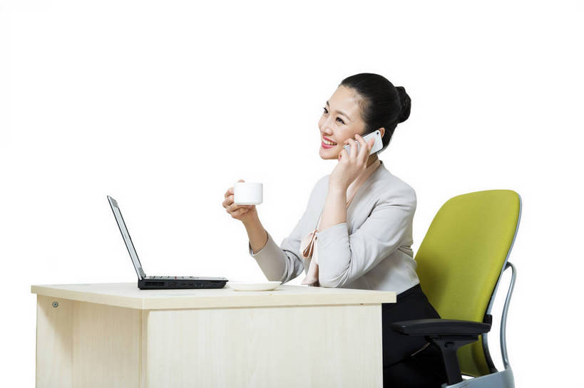 东方人,商务人士,商务女性,坐,打电话,横图,彩色,室内,白天,留白,抠图,白色背景,侧面,商务,时尚,成功,笔记本电脑,电话,手机,北京,中国,仅一个人,套装,正装,工作,图片,办公桌,通讯设备,现代,职业,成熟,可爱,美女,自信,摄影,青春,优雅,商务装,工薪阶层,智能手机,乐观,交流,年轻女性,女人,女性,亚洲人,中国人,年轻人,白领,上班族,茶杯,沟通,通话,半身,影棚拍摄,愉快,苹果手机,bj174