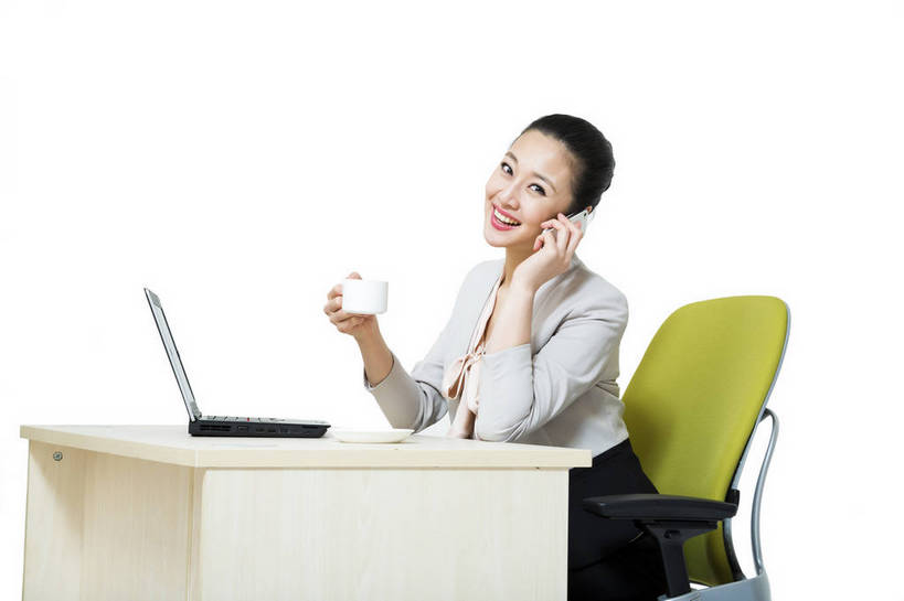 东方人,商务人士,商务女性,坐,打电话,横图,彩色,室内,白天,留白,抠图,白色背景,侧面,商务,时尚,成功,笔记本电脑,电话,手机,北京,中国,仅一个人,套装,正装,工作,图片,办公桌,通讯设备,现代,职业,成熟,可爱,美女,自信,摄影,青春,优雅,商务装,工薪阶层,智能手机,乐观,交流,年轻女性,女人,女性,亚洲人,中国人,年轻人,白领,上班族,茶杯,沟通,通话,半身,影棚拍摄,愉快,苹果手机,bj174