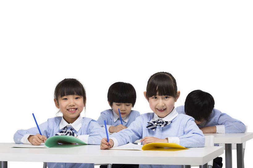 东方人,儿童,四个人,伙伴,学生,站,坐,横图,彩色,室内,白天,留白,抠图,白色背景,正面,快乐,友谊,幸福,北京,中国,写字,学习,图片,小孩,小女孩,课桌,站着,上课,同学,校服,放松,可爱,童年,童趣,摄影,成长,作业,希望,好奇,书写,未来,同伴,答题,乐观,誊写,认真,天真,友情,男孩,男人,男性,女孩,女人,女性,亚洲人,中国人,孩子,站立,半身,影棚拍摄,男生,小学生,bj174