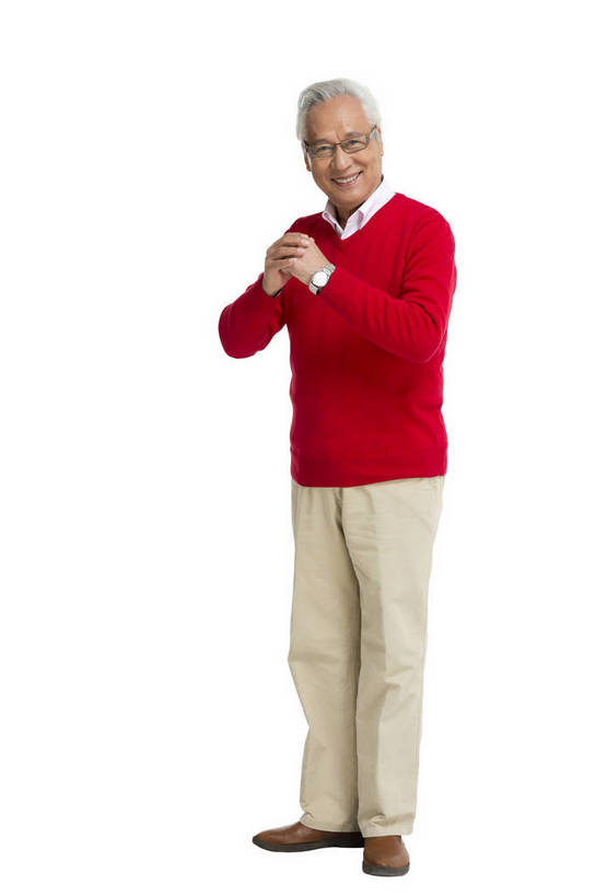 东方人,老年人,一个人,站,笑,竖图,彩色,室内,白天,留白,抠图,白色背景,侧面,时尚,幸福,北京,中国,春节,新年,节日,庆祝,图片,文化,老人,仅一个老年男性,庆典,健康,喜庆,放松,抱拳,摄影,生活方式,纪念,慈祥,乐观,行礼,和善,老年男性,男人,男性,亚洲人,中国人,全身,影棚拍摄,欢乐,拜年,红衣,传统节日,bj174