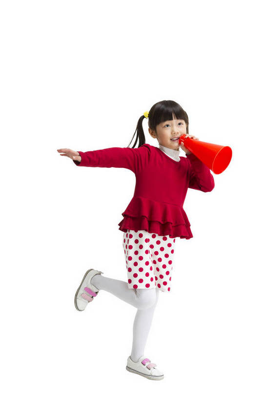 东方人,儿童,站,跳,微笑,竖图,彩色,室内,白天,留白,抠图,白色背景,侧面,民族服装,裙子,时尚,快乐,幸福,北京,中国,春节,新年,仅一个人,连衣裙,节日,庆祝,图片,文化,喇叭,小孩,小女孩,话筒,吹,站着,庆典,喜庆,放松,可爱,童年,童趣,摄影,生活方式,成长,纪念,希望,好奇,未来,传声筒,乐观,蹦,蹦跳,天真,男孩,男人,男性,女孩,女人,女性,亚洲人,中国人,孩子,跳跃,玩耍,站立,全身,影棚拍摄,礼服,唐装,男生,传统节日,bj174